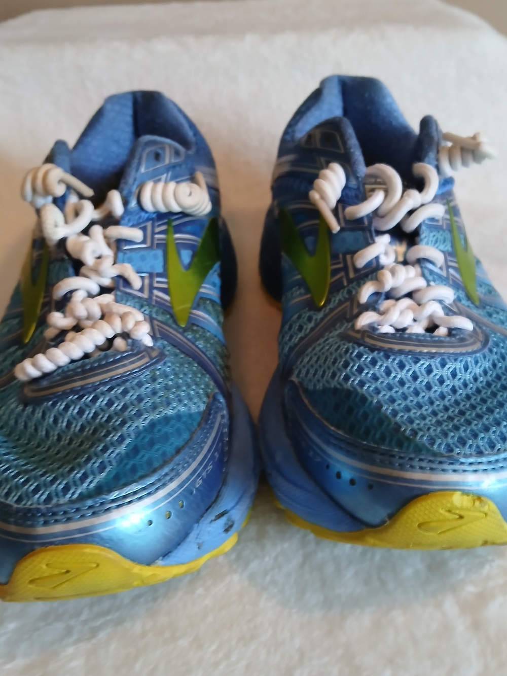 Brooks Blue and Neon Green Women's Running Shoes Sz 8.5 - Picture 3 of 9